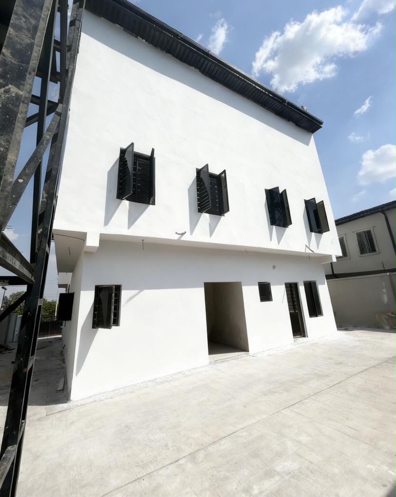 5 Bedroom Detached Duplex with Cinema & Gym — Photo 2 thumbnail