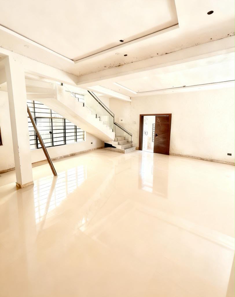 5 Bedroom Detached Duplex with Cinema & Gym — Photo 3 thumbnail